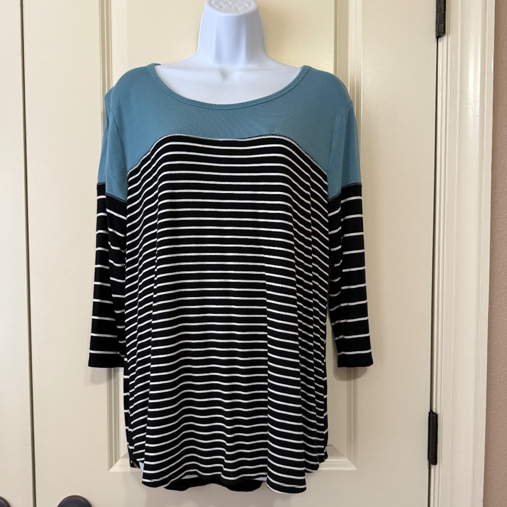 Maurice's 3/4 sleeve top size Large - Picture 1 of 8